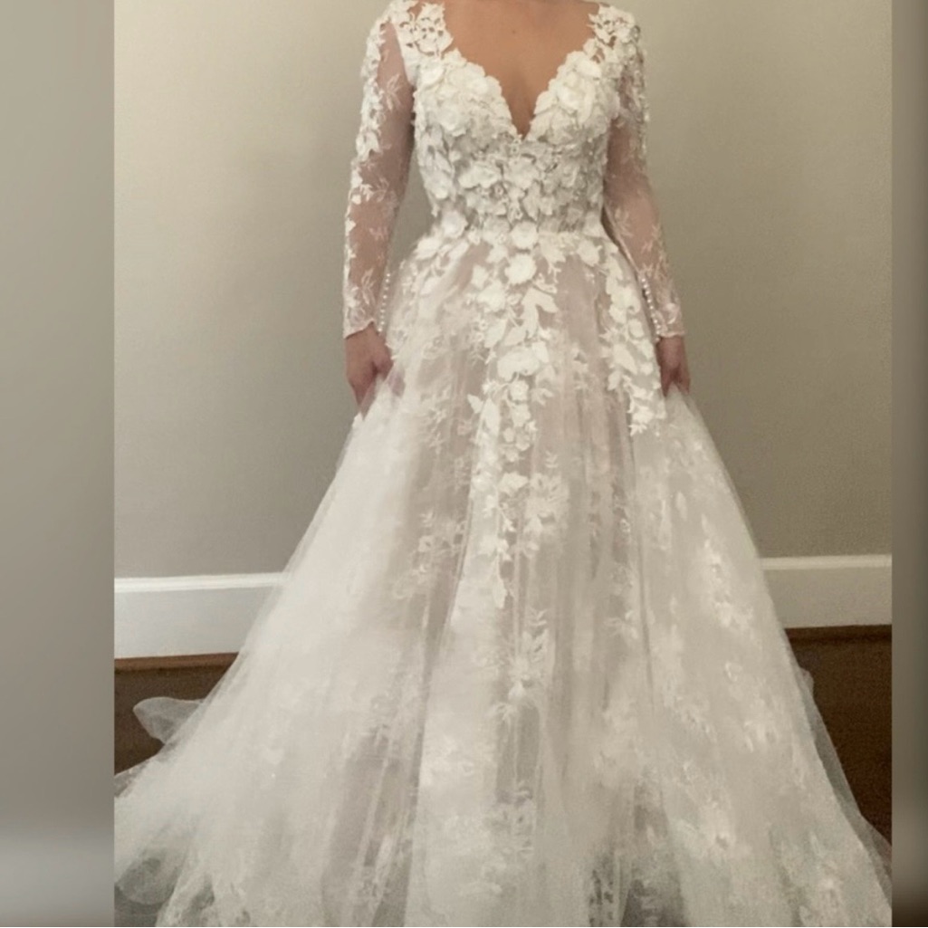 Ivory Long-Sleeve Lace Appliqu Wedding Gown